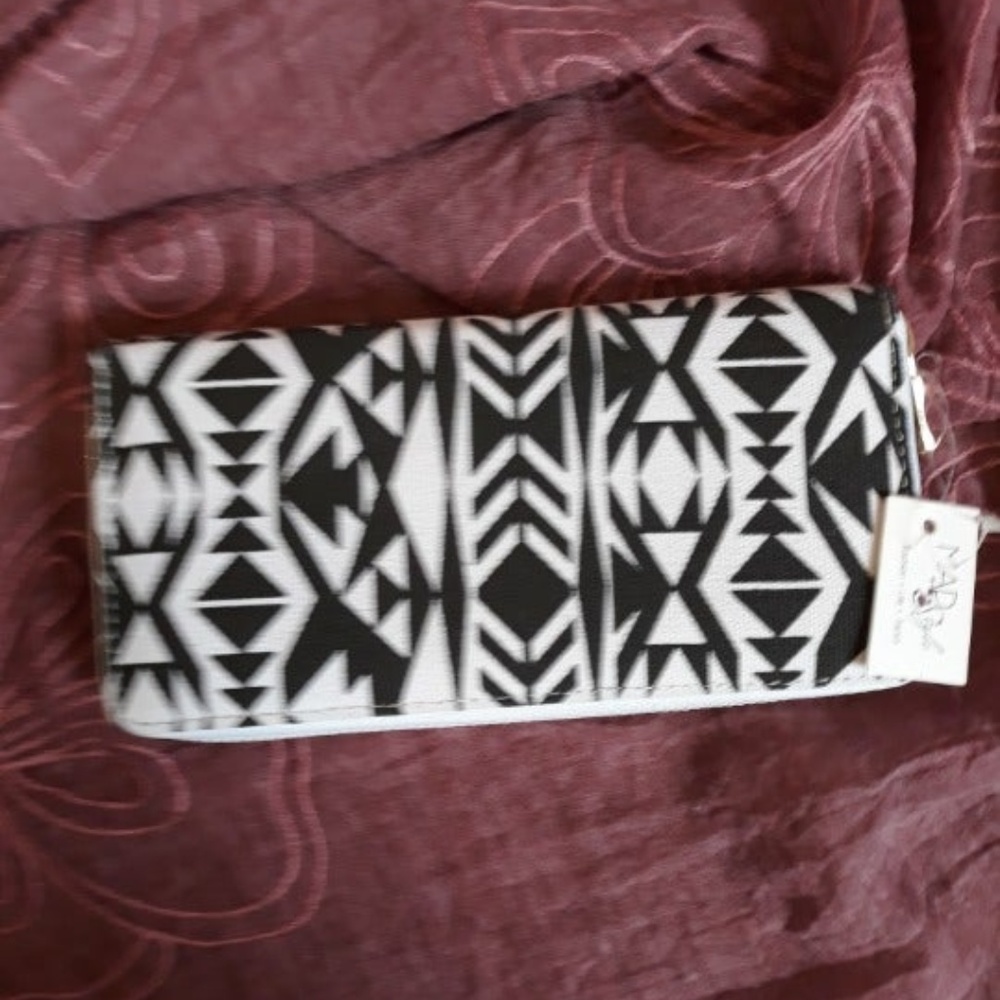Black White Aztec Tribal Zippered Wallet Clutch